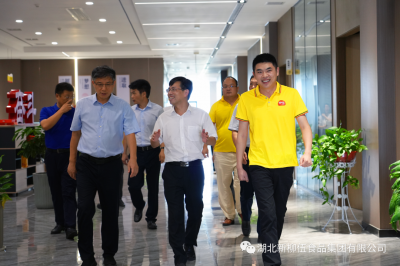 楊勇市長(zhǎng)一行考察新柳伍集團(tuán)，調(diào)研建設(shè)全國(guó)蝦-稻特色產(chǎn)業(yè)高質(zhì)量發(fā)展示范基地
